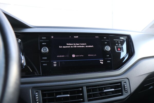 Apple Carplay/Android Auto Apple Carplay/Android Auto