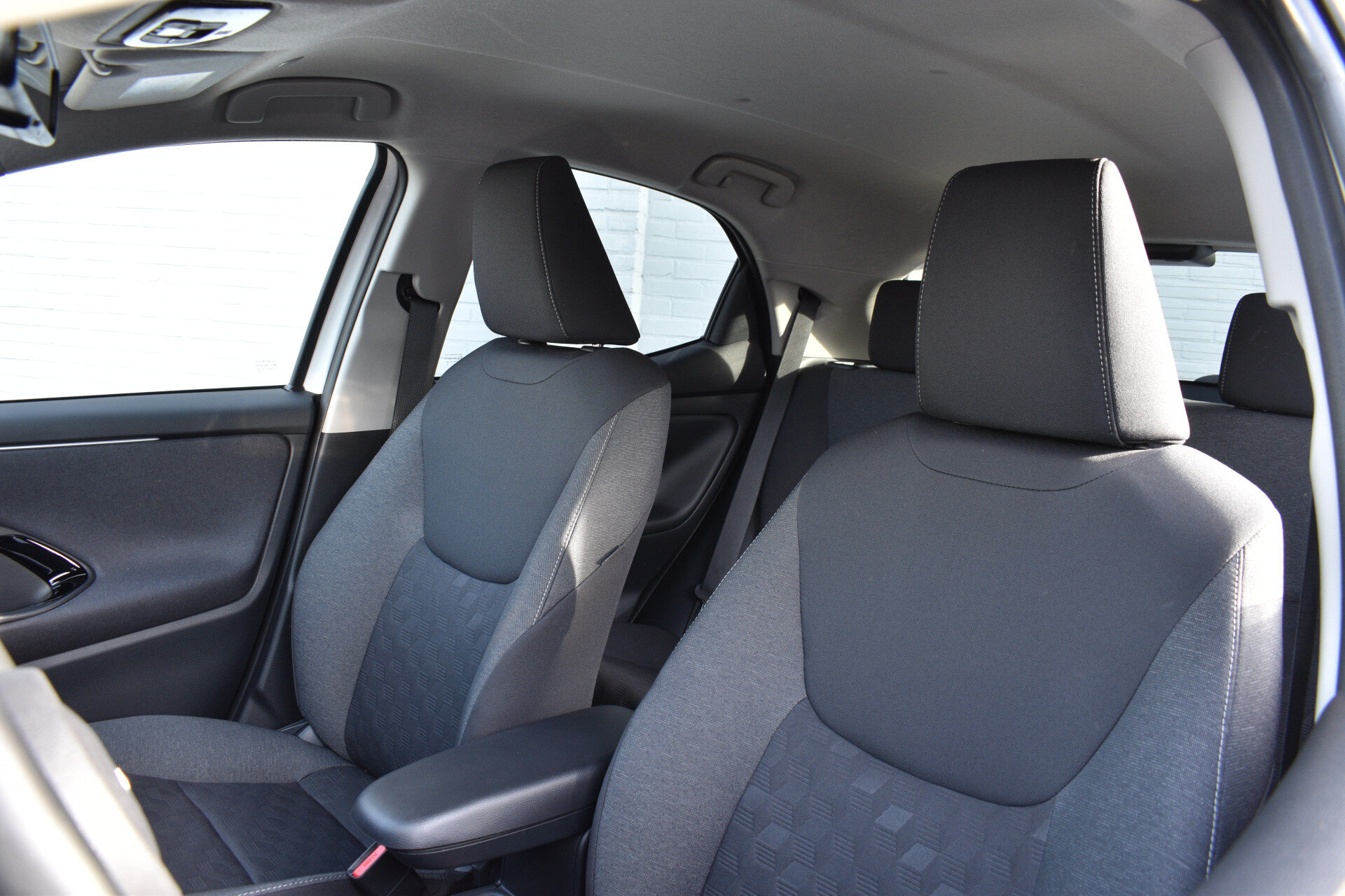 Toyota Yaris 1.5 Hybrid 115 First Edition Limited Automaat 116pk - Afbeelding 3