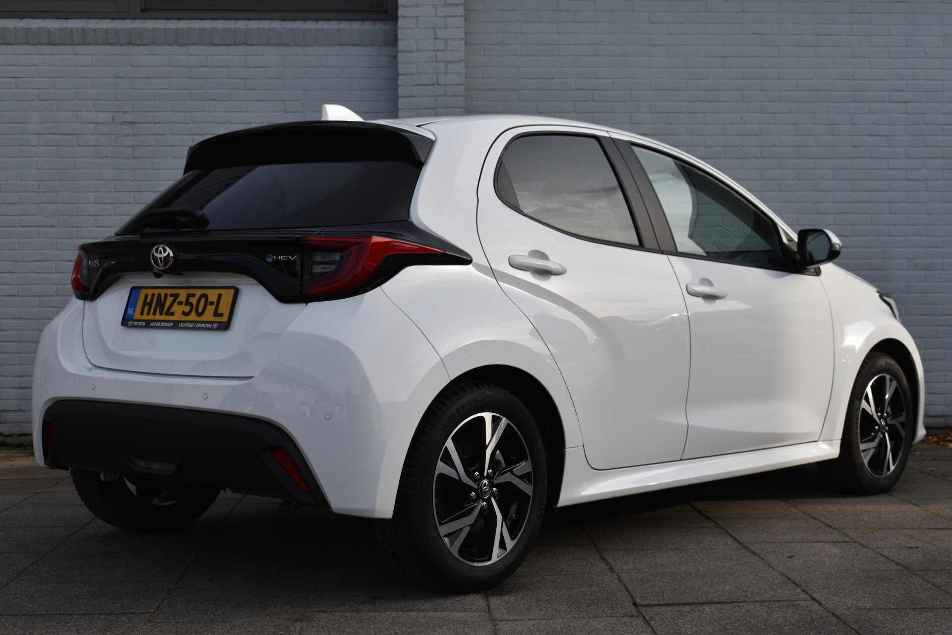 Toyota Yaris 1.5 Hybrid 115 First Edition Limited Automaat 116pk - Afbeelding 4