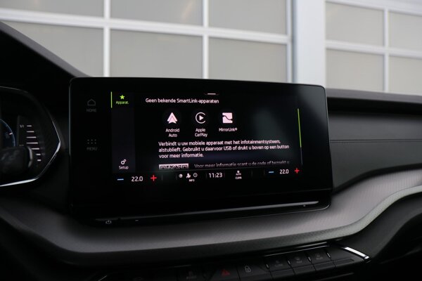 Apple Carplay/Android Auto Apple Carplay/Android Auto