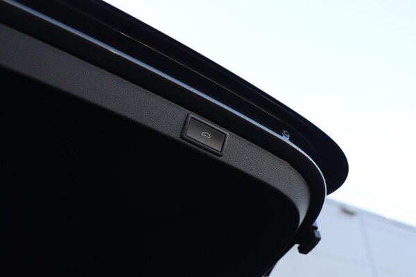 elektrisch bedienbare achterklep met sensorsturing elektrisch bedienbare achterklep met sensorsturing