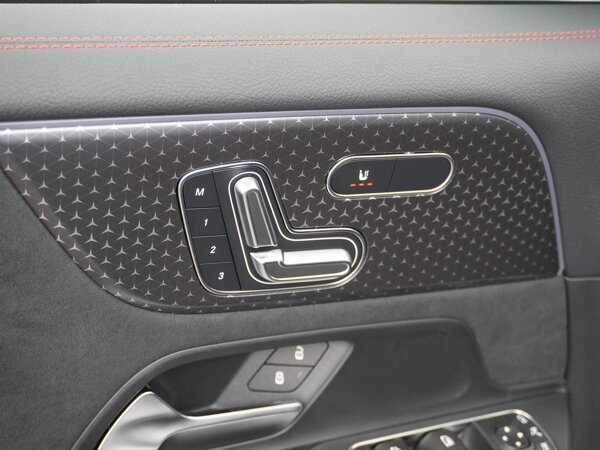 Elektrisch verstelbare bestuurdersstoel met geheugenfunctie Elektrisch verstelbare bestuurdersstoel met geheugenfunctie