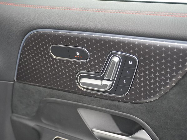 Elektrisch verstelbare passagiersstoel met geheugenfunctie Elektrisch verstelbare passagiersstoel met geheugenfunctie