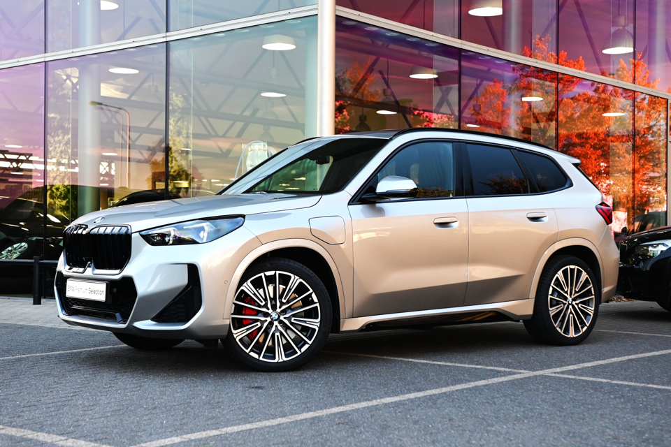 BMW X1 xDrive25e High Executive M Sport Automaat - Afbeelding 1