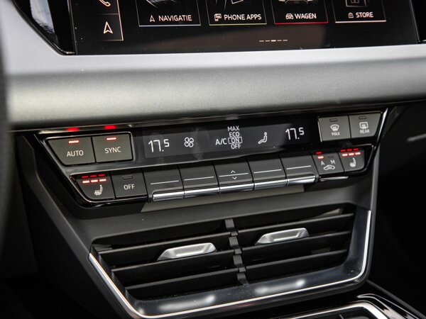 voorstoelen en achterbank verwarmd