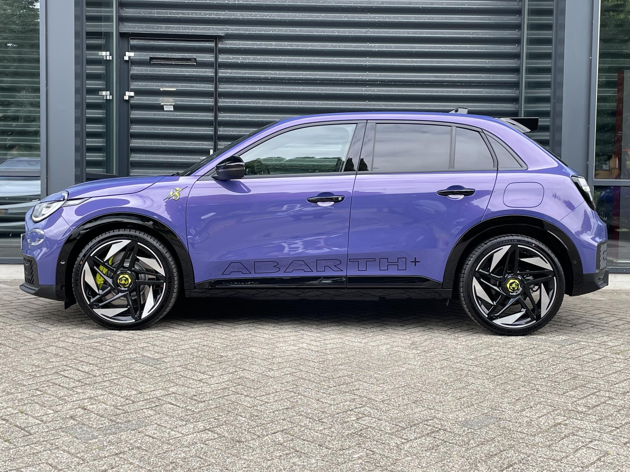 Abarth 600e Abarth Scorpionissima 54 kWh - Afbeelding 3