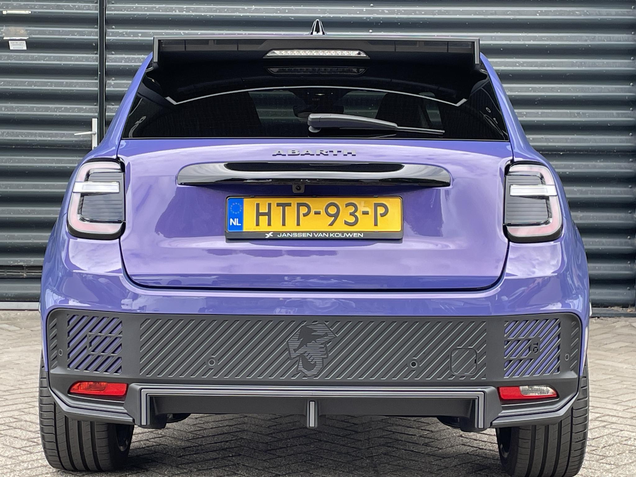 Abarth 600e Abarth Scorpionissima 54 kWh - Afbeelding 4