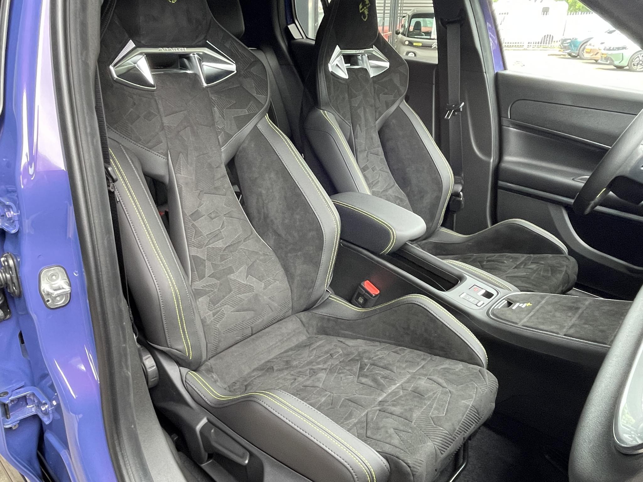 Abarth 600e Abarth Scorpionissima 54 kWh - Afbeelding 5