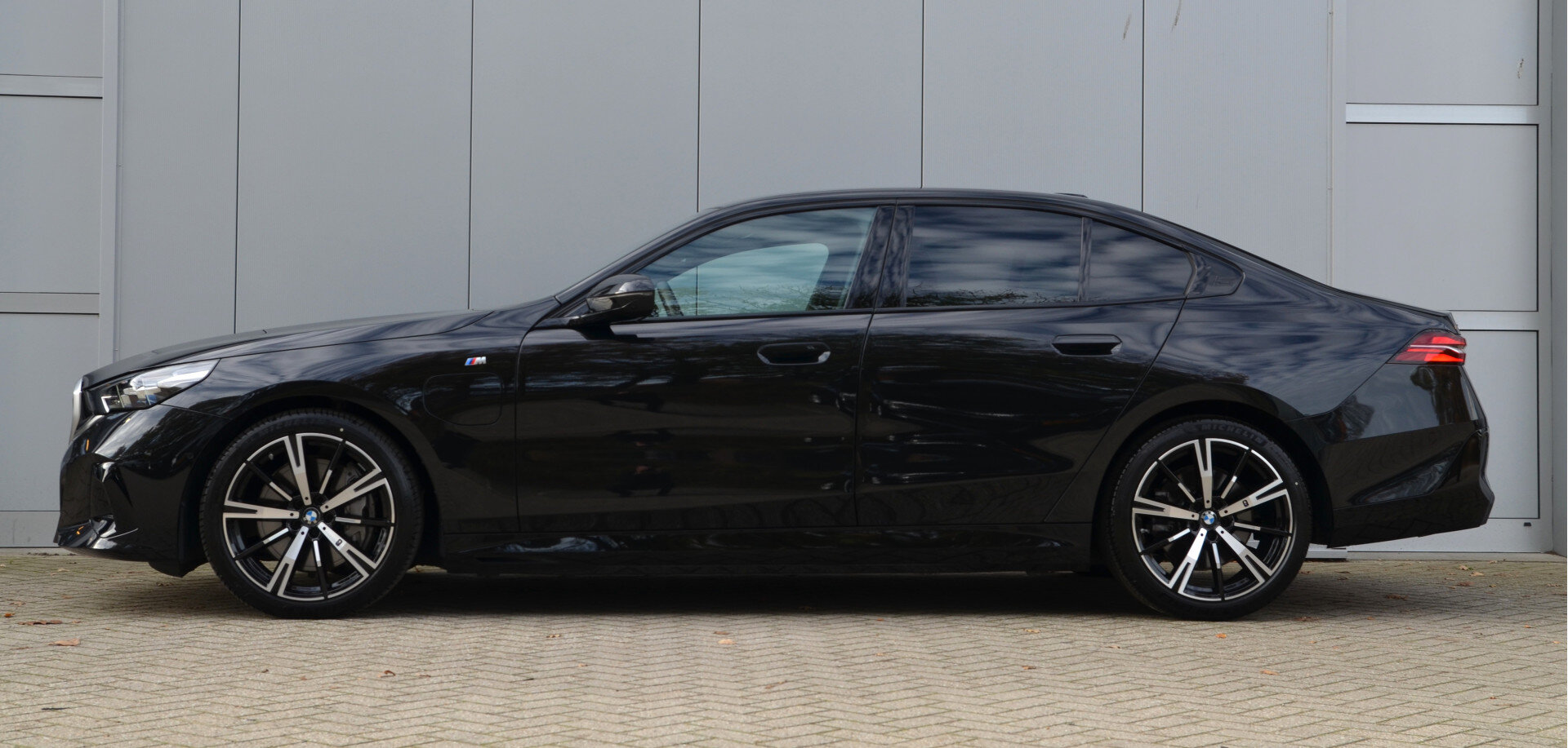 BMW 5 Serie 550e xDrive M Sport Automaat - Afbeelding 3