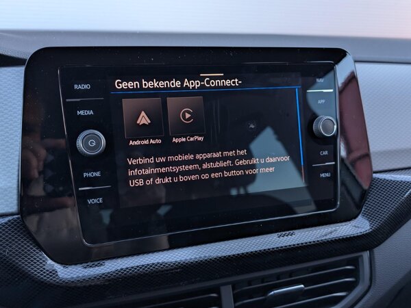 Apple Carplay/Android Auto Apple Carplay/Android Auto