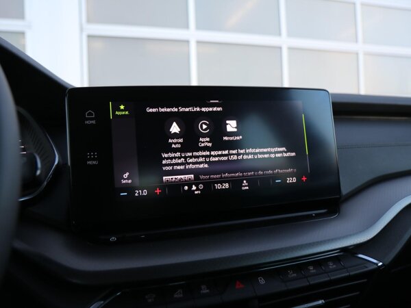 Apple Carplay/Android Auto Apple Carplay/Android Auto