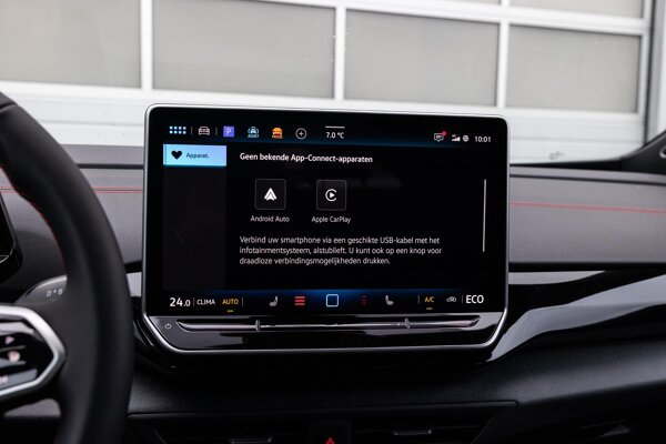 Apple Carplay/Android Auto Apple Carplay/Android Auto