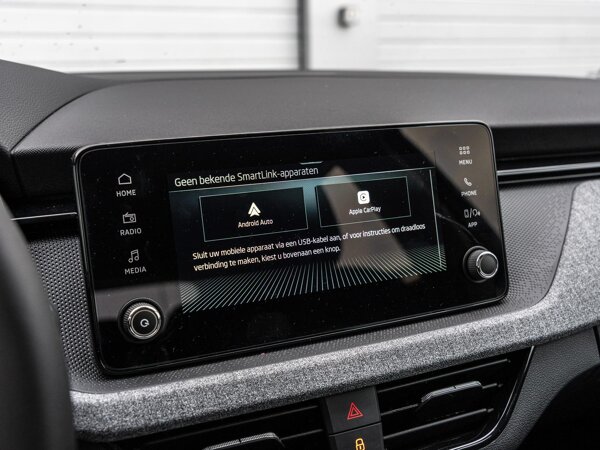 Apple Carplay/Android Auto Apple Carplay/Android Auto