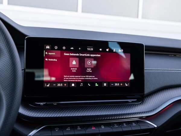 Apple Carplay/Android Auto Apple Carplay/Android Auto