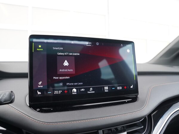 Apple Carplay/Android Auto Apple Carplay/Android Auto