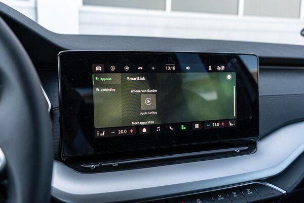 Apple Carplay/Android Auto Apple Carplay/Android Auto