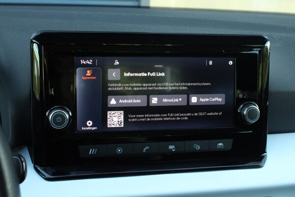 Apple Carplay/Android Auto Apple Carplay/Android Auto