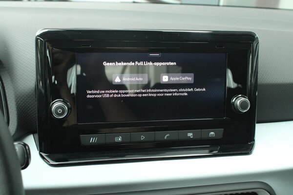 Apple Carplay/Android Auto Apple Carplay/Android Auto