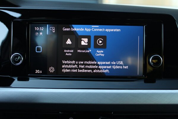 Apple Carplay/Android Auto Apple Carplay/Android Auto