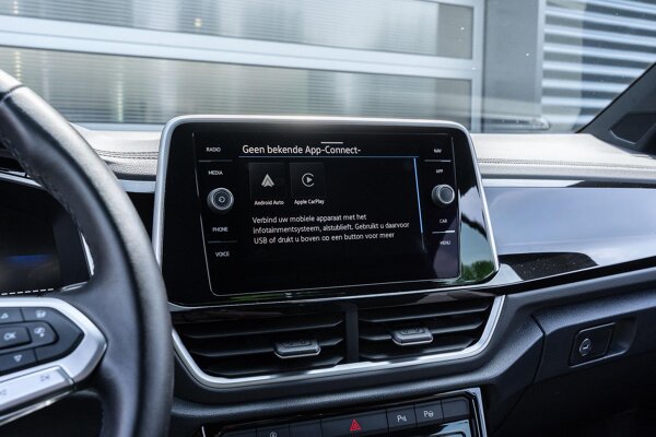 Apple Carplay/Android Auto Apple Carplay/Android Auto
