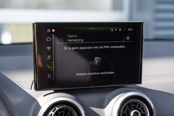 Apple Carplay/Android Auto Apple Carplay/Android Auto