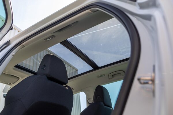 Elektrisch bedienbaar panoramisch glazen schuif-/kanteldak