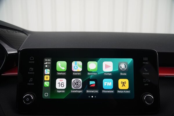 Apple Carplay/Android Auto Apple Carplay/Android Auto