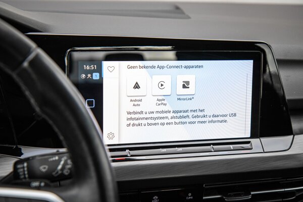 Apple Carplay/Android Auto Apple Carplay/Android Auto