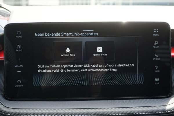 Apple Carplay/Android Auto Apple Carplay/Android Auto