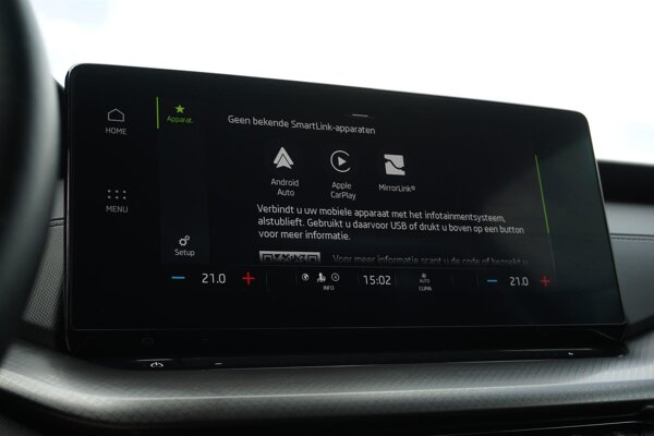 Apple Carplay/Android Auto Apple Carplay/Android Auto