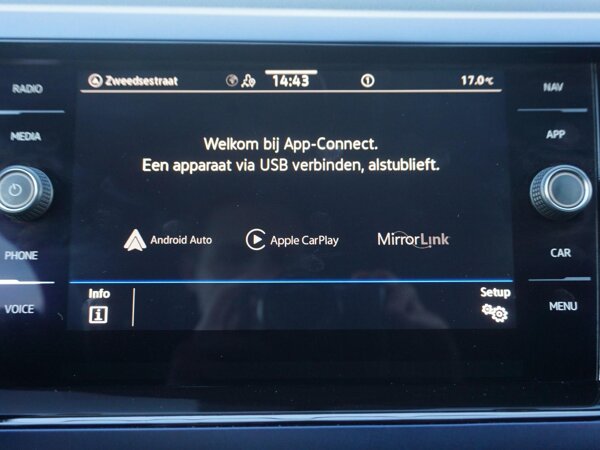 Apple CarPlay/Android Auto Apple CarPlay/Android Auto