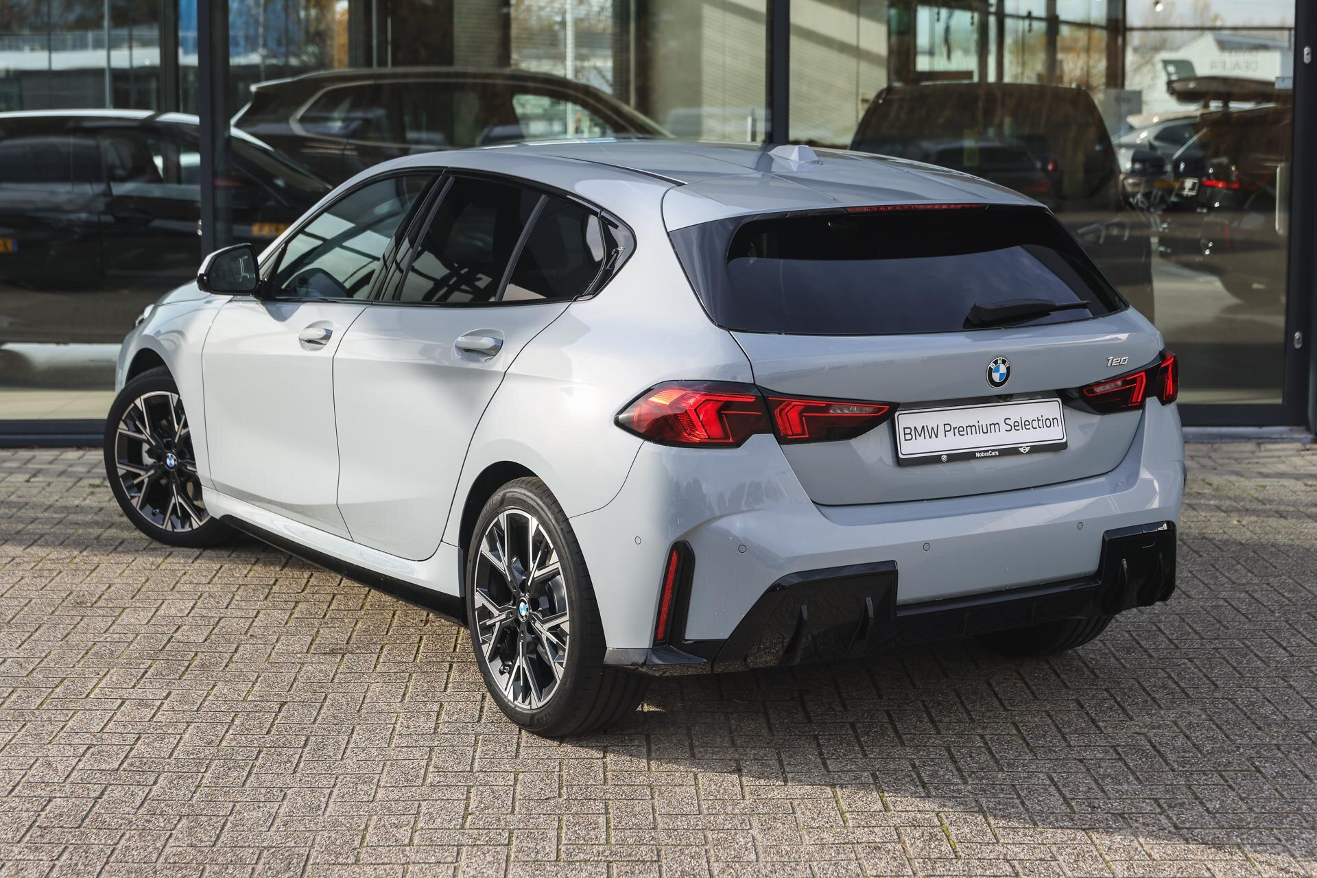 BMW 1 Serie 120 High Executive M Sport Automaat - Afbeelding 2