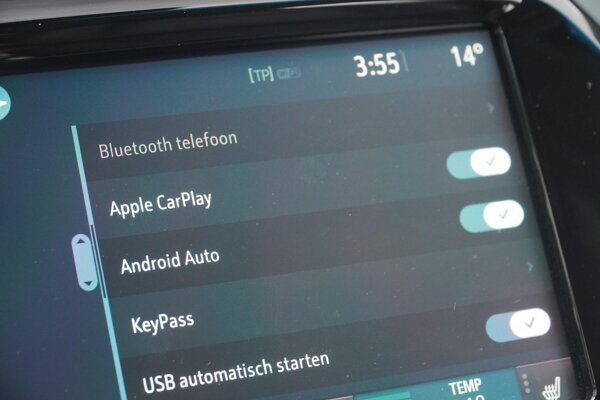 Apple Carplay/Android Auto Apple Carplay/Android Auto