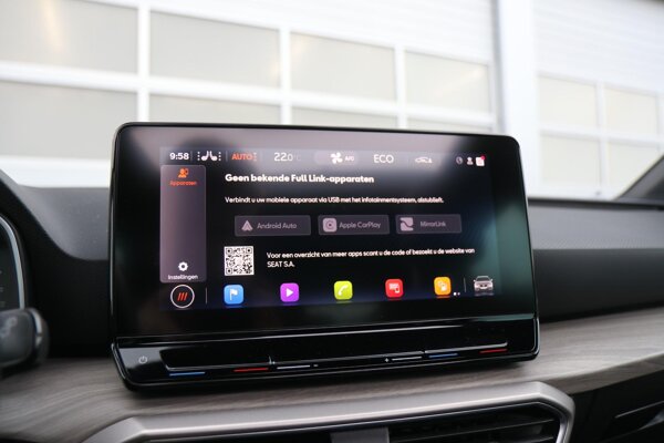 Apple Carplay/Android Auto Apple Carplay/Android Auto