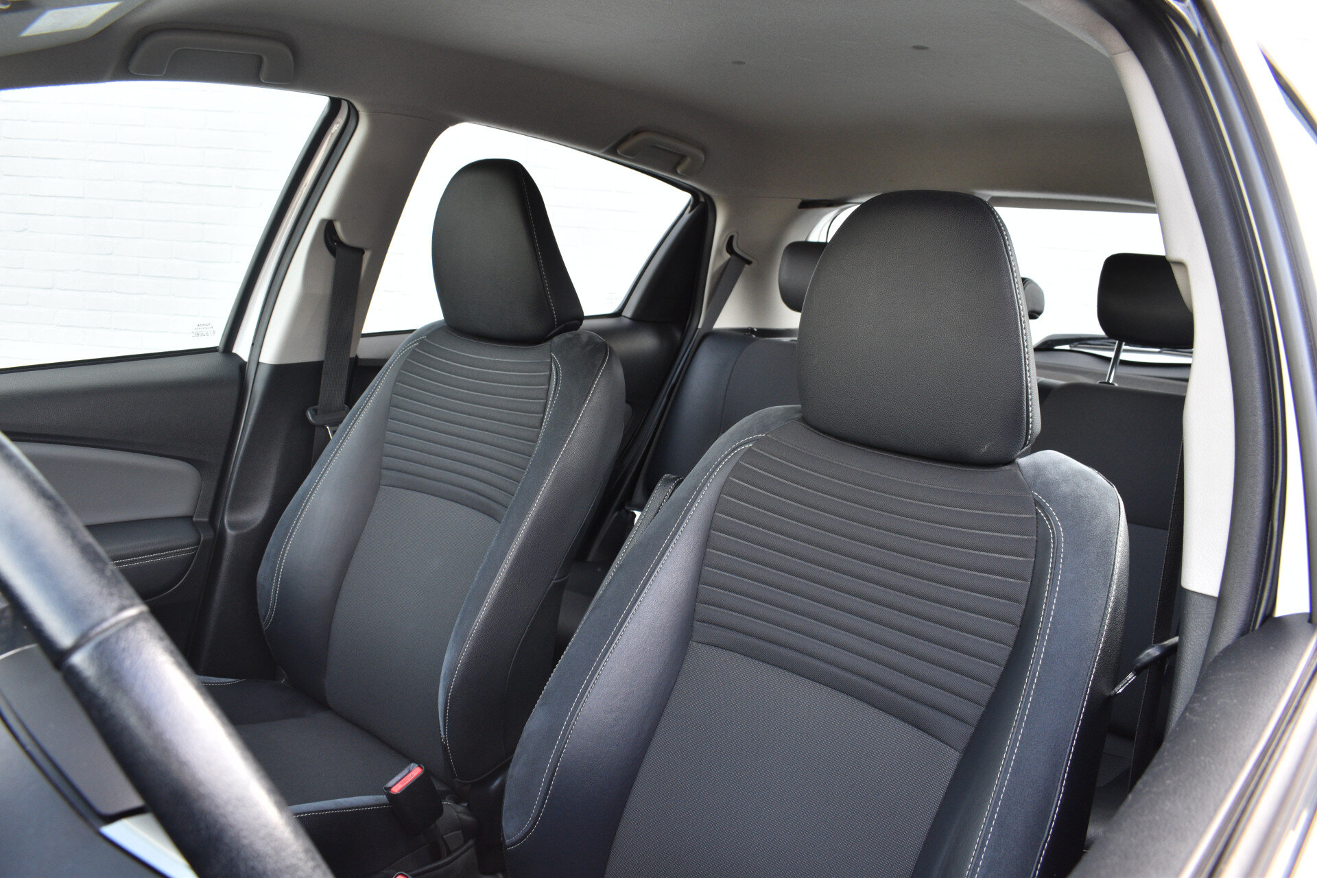 Toyota Yaris 1.5 Hybrid Dynamic Automaat 100Pk - Afbeelding 3