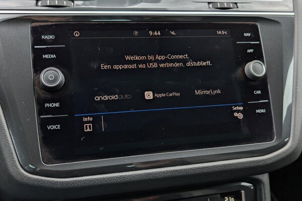 Apple Carplay/Android Auto Apple Carplay/Android Auto