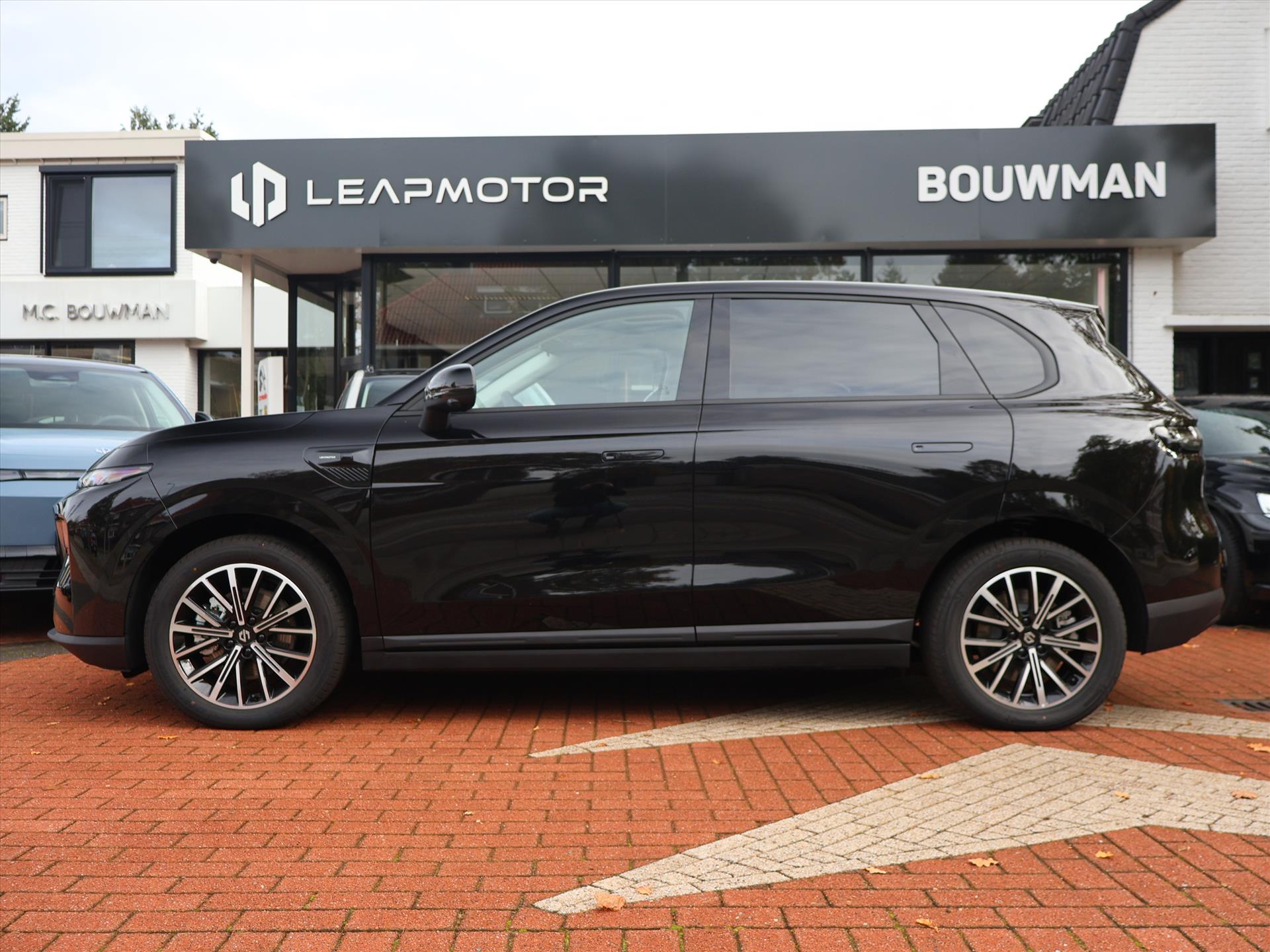 Leapmotor B10 EV 67,1 kWh 218PK Design ProMax, Rijklaarprijs | NIEUW | Panoramadak | Navigatie | Camera | Adaptieve Cruise Control - Afbeelding 3