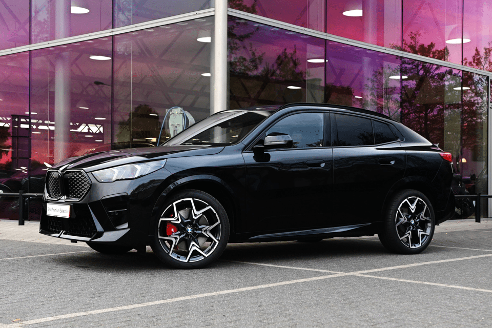 BMW iX2 eDrive20 M Sport - Afbeelding 1