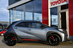 Toyota Aygo X 1.0 VVT-i S-CVT Undercover Jun Takahashi Limited Automaat 72pk - Afbeelding 3