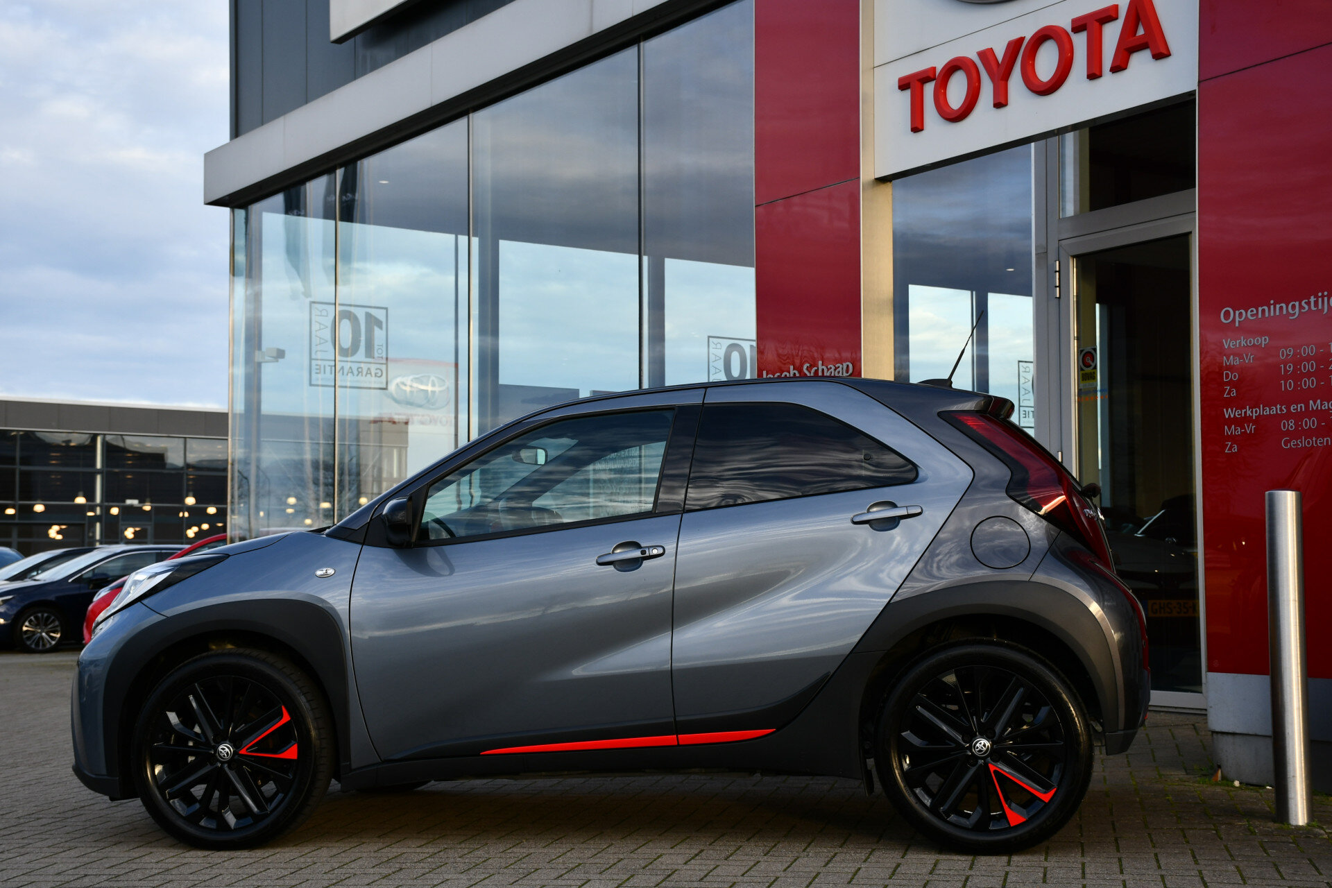 Toyota Aygo X 1.0 VVT-i S-CVT Undercover Jun Takahashi Limited Automaat 72pk - Afbeelding 5