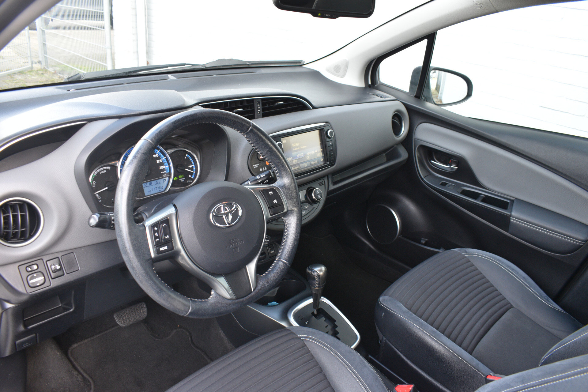 Toyota Yaris 1.5 Hybrid Dynamic Automaat 100Pk - Afbeelding 2