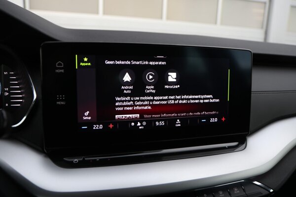 Apple Carplay/Android Auto Apple Carplay/Android Auto