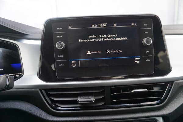 Apple Carplay/Android Auto Apple Carplay/Android Auto