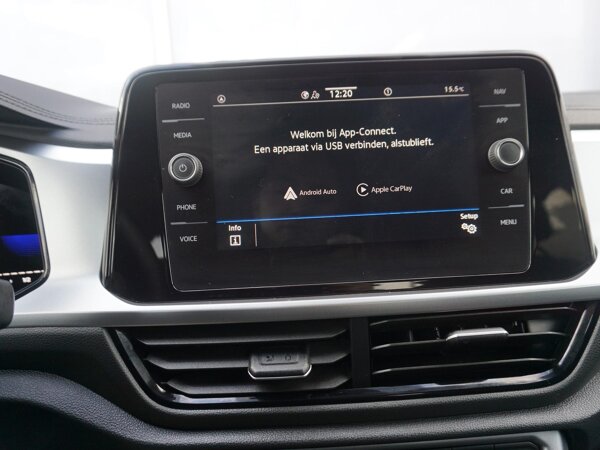 Apple Carplay/Android Auto Apple Carplay/Android Auto