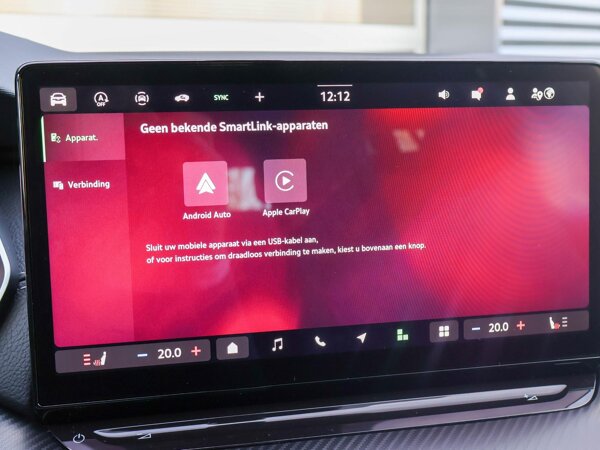 Apple Carplay/Android Auto Apple Carplay/Android Auto