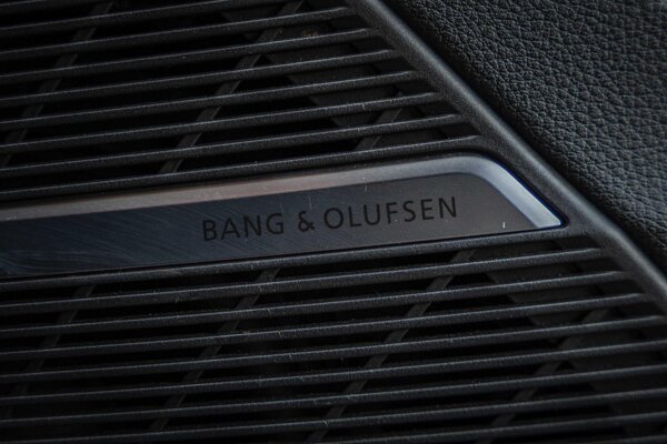 Bang & Olufsen Premium soundsystem met 3D sound vóór Bang & Olufsen Premium soundsystem met 3D sound vóór