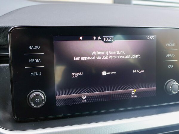 Apple Carplay/Android Auto Apple Carplay/Android Auto