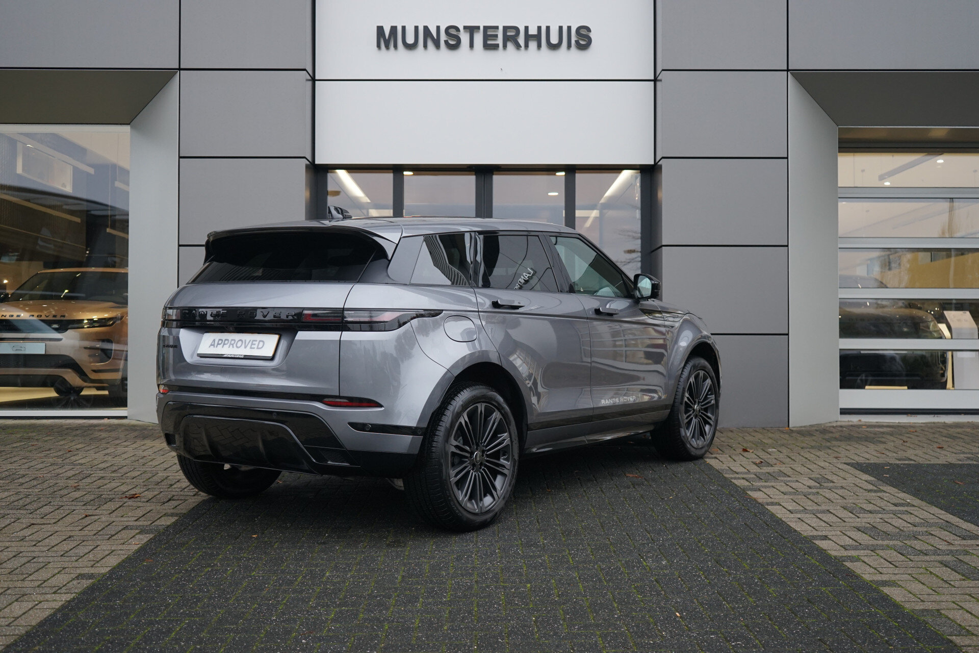 Land Rover Range Rover Evoque P270e PHEV AWD Graphite Edition | Occasion Lease vanaf € 954 p/m - Afbeelding 2