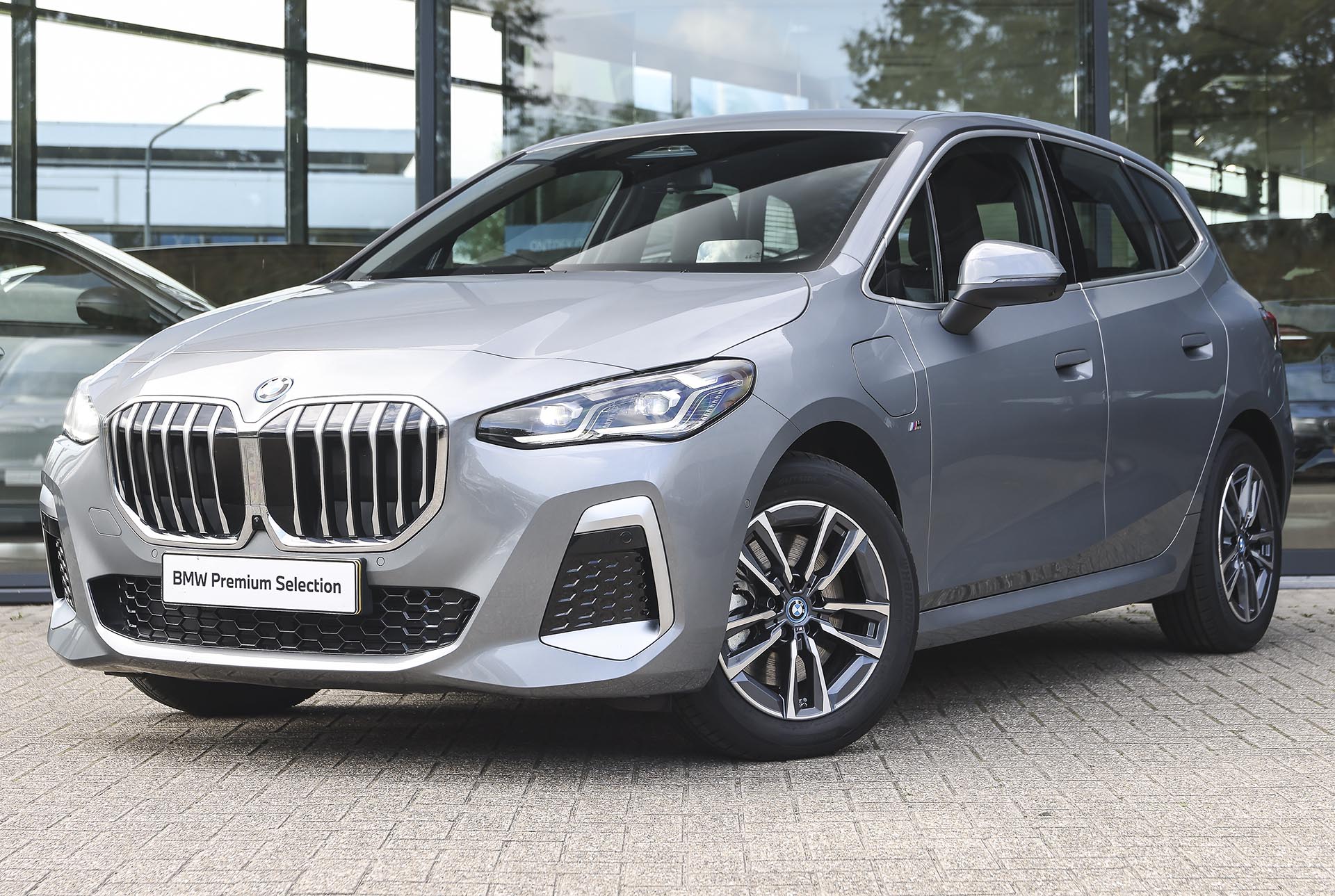 BMW 2 Serie Active Tourer 230e xDrive High Executive M Sport Automaat - Afbeelding 1