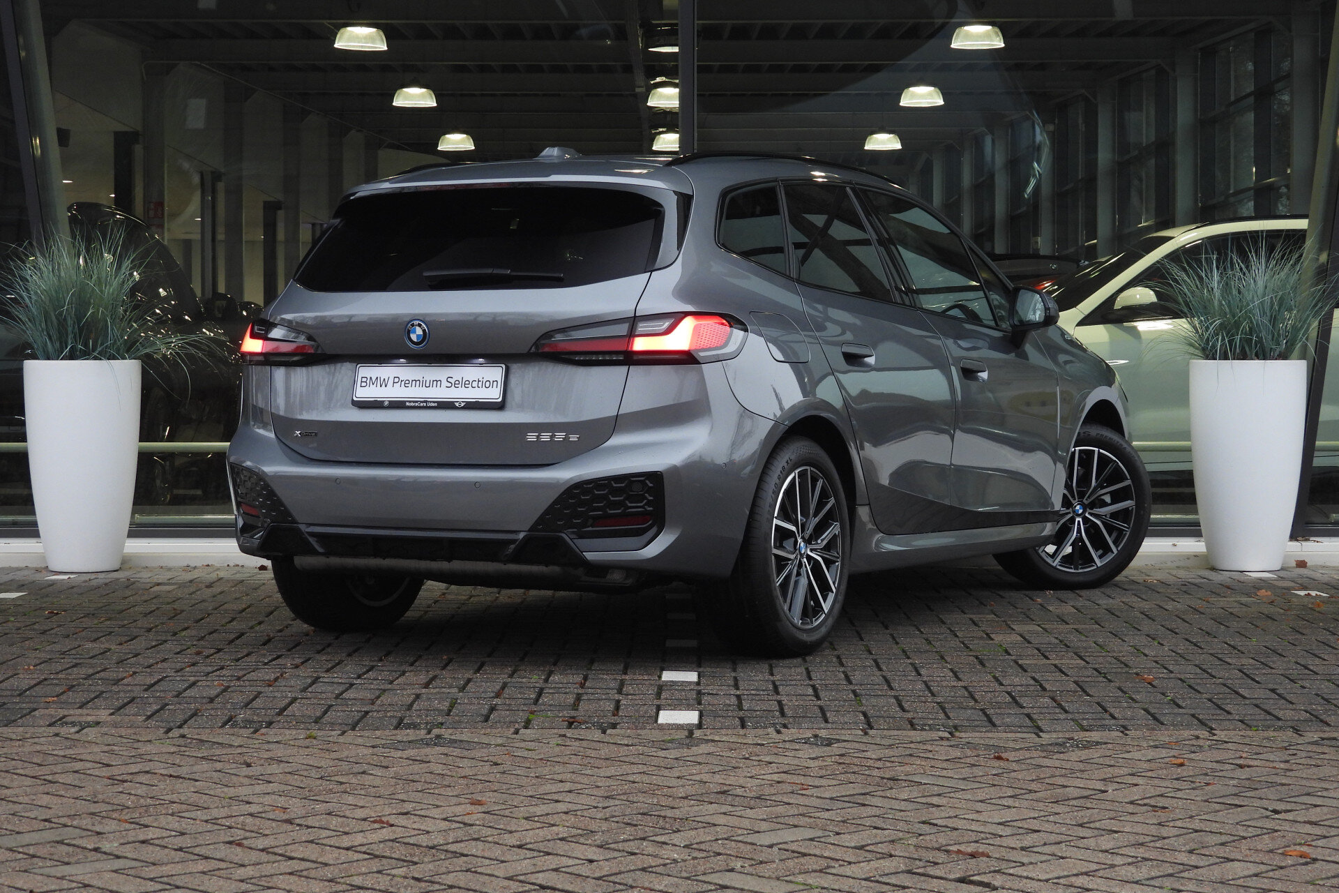 BMW 2 Serie Active Tourer 225e xDrive High Executive M Sport Automaat - Afbeelding 4